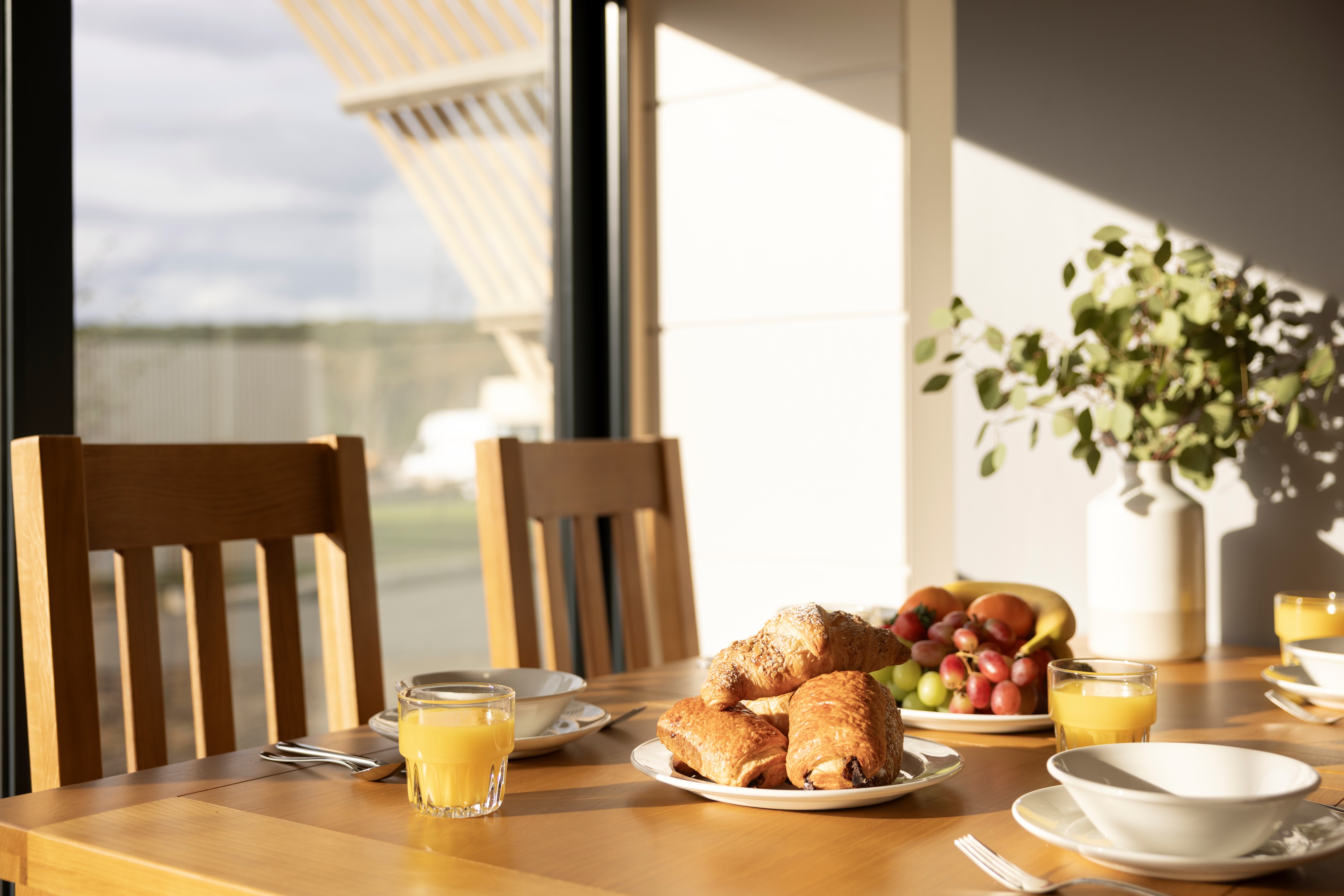 breakfast table in wave